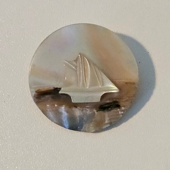 Vintage Abalone & Mother of Pearl Sailboat Brooch - Carved Circular Pin - Picture 4 of 4